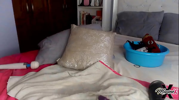 Maxine x oils up & dildo fucks herself during a hot webcam show 