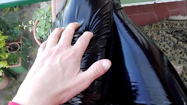 Play MP4 - Hot teaser with leather outfit