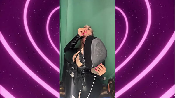 Smell the perfume of a broken men 