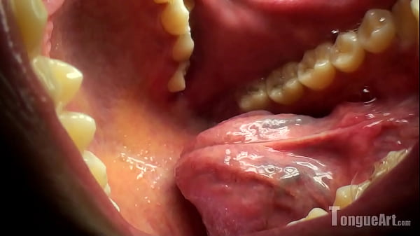 Pixie shows off mouth 