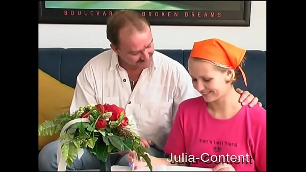 Play MP4 - Nachhilfe-Lehrer hilft nicht nur beim Lernen