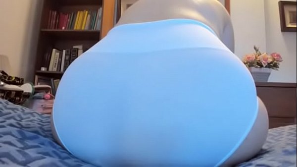 Play MP4 - Scoregge puzzolenti dentro a queste mutandine bianche tutte da leccare