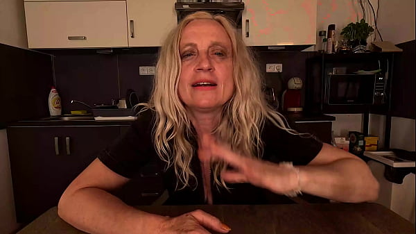 Nonton My Unusual New Sex Toy For My Prolapse Pussy thumbnail