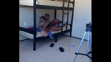 Play MP4 - Entrei no quarto e dei pro amigo do meu ex enquanto ele descansava pra ceia de natal