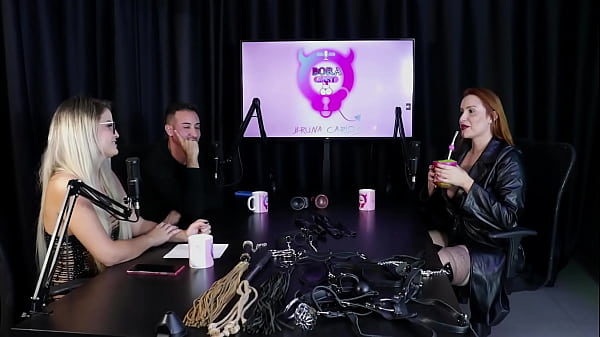 Play MP4 - Loira gostosa pelada leva chicotada na bunda depois da convidada falar dos aprendizados das sess&otilde;es e o dia que o cliente defecou por n&atilde;o saber fazer uma chuca - Maisa Pravo &lpar;Domme&rpar; &lpar;SHEER&sol;RED&rpar;