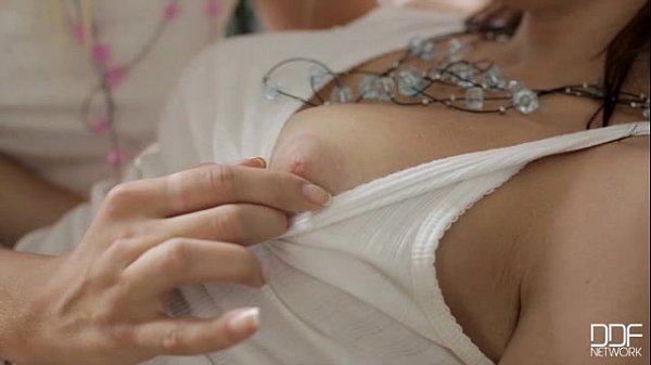 Play MP4 - Blonde Jessi Gold pussy licking her sexy teen friend Kimberly