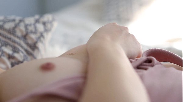 Brunette Babe Lulu Fingers HerSnatch