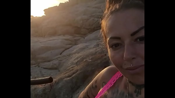 Une partie de p&ecirc;che s annonc&eacute; un show au bord de la mer humm quelle bonne 