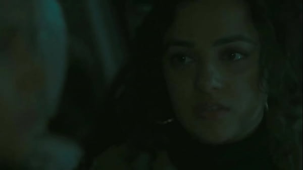 Lesbian_Liplock_Kissing_Scene