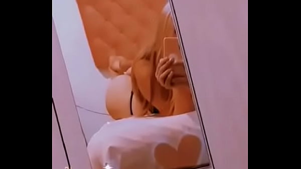 Venecia env&iacute_a pack para que vaya a su DEPA y la folle