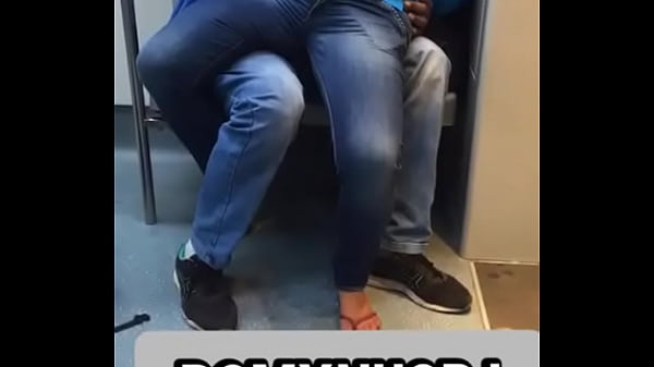 Play MP4 - NO RIO DE JANEIRO DENTRO DO TREM CASAL FAZENDO ORGIAS