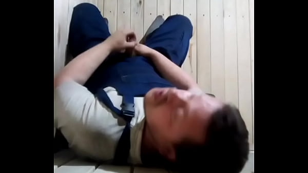 Полное видео: гей с самым маленьким членом в мире мастурбирует и кончает прямо себе на лицо! thumbnail