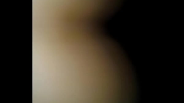 grabo a mi puta esposa mientras muevele el culo 