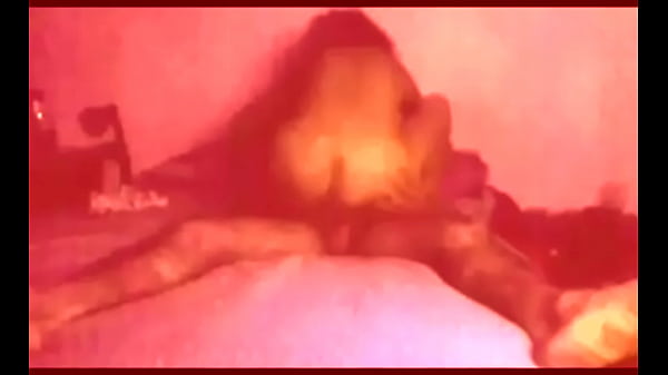 La secretariade la mi escribana me miraba con cara de termino hecha_un puta_en mi cama se saco las ganas 2 parte