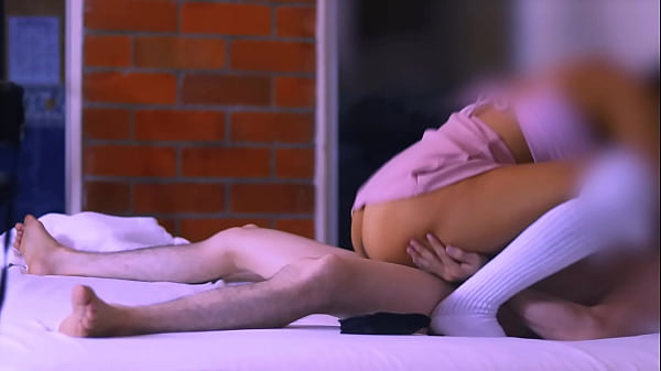 Madrastra y el compañero de_su hermanastrastro en elmotel en el quese escaparon a_vivir suaventura