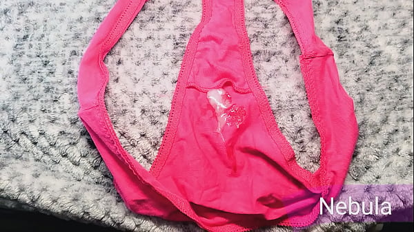 Me masturbécon la_tanga rosa de minovia solo la ha usado_una vez