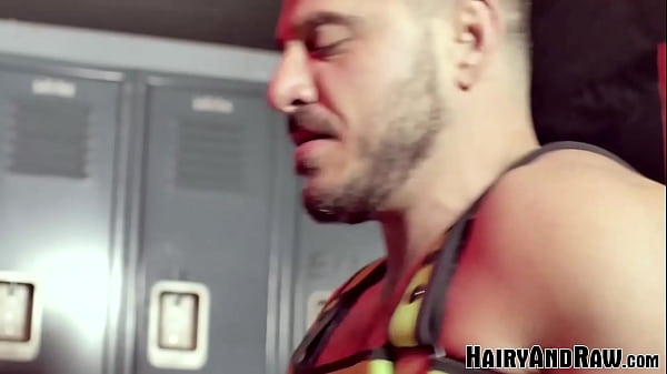 Bottom Hunk Barebacked In Gym After BJ 