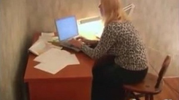 Granny fucks in an office by an agent 