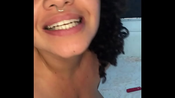 Play MP4 - Metendo o dedo no cuzinho pela primeira vez