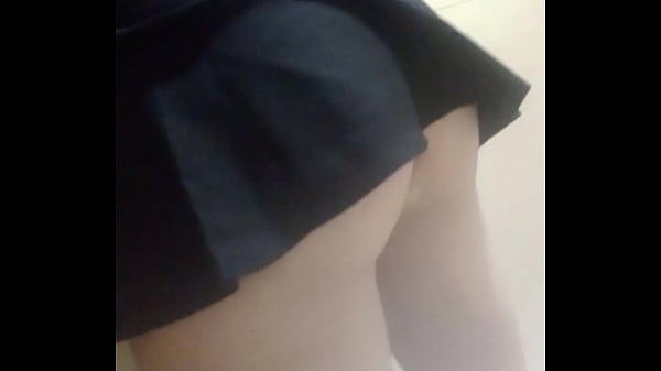 Mi nueva faldita y mi culito lleno de mi leche