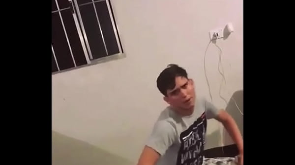 Play MP4 - novinho gato dotado dan&ccedil;ando mostrando a xibata biscoiteiro padraozinho lindo fofo rio mariense