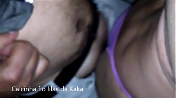 Casado de calcinha ZL usando a calcinha tanguinha na cor Lilas da K 