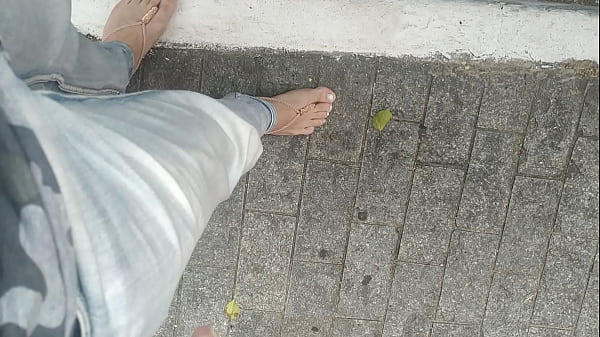 Nonton Andando Rasteinha Da Esposa Na Rua Fui Pego thumbnail