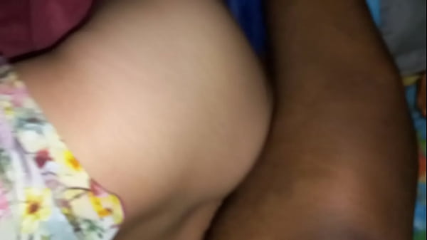 Play MP4 - Cojiendo a escondidas mientras todos duermen