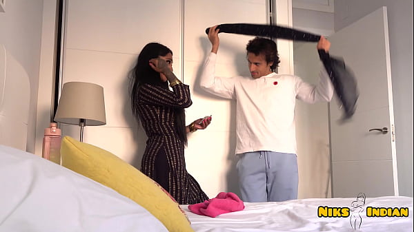 Play MP4 - नौकरानी के बड़े चूचों से दूध चूसने के बाद उसे बिस्तर पे लिटाकर खूब चोदा