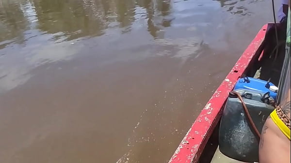 Nonton Deixei O Corno Do Meu Marido Ver Outros Machos Nos Fuder No Barco thumbnail