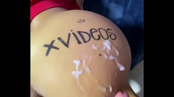 Le lleno el culo de leche 