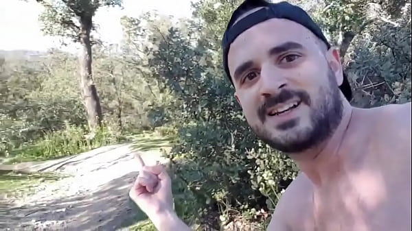 Pillo a mis amigos follando en p&uacute;blico 