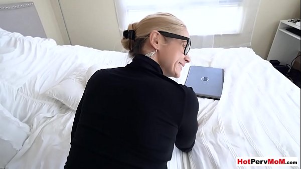 Play MP4 - Annoyed cougar stepmother fucks her innocent stepson