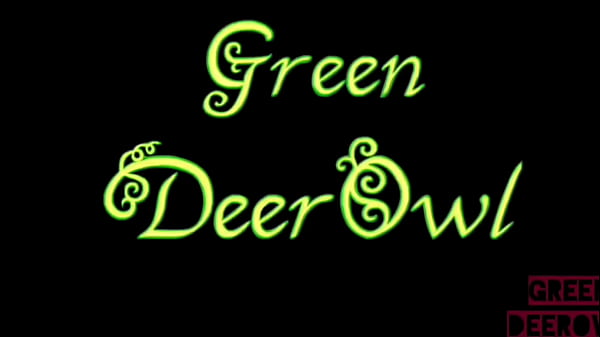 Nonton Greendeerowl Puts On A Mask And Plays With And A Dildo thumbnail