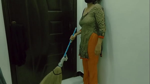 Play MP4 - Beautifull Pakistani Maid First Time Anal Sex