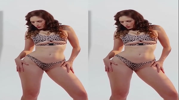 Model wants to show you her body damn she is hot