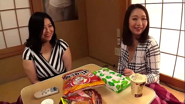 亡くなった妻の姉と名乗る女性が突然私の家を訪れた。彼女は娘を連れていて、母娘揃ってムチムチで肉感的で僕は眩暈を起こしたのを今でも覚えている。 thumbnail