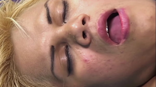 A trans during a photo shoot seduced the photographer, who could not resist and fucked her hard right on the site 