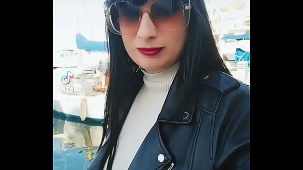 Nonton Une Petite Balade Au Port Aujourd'hui thumbnail