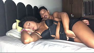 &eacute; Assim Que Acorda Uma Safada thumbnail