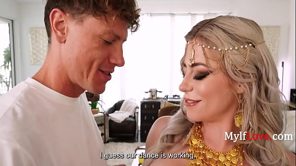 Busty tarot reader reads your future with her pussy 