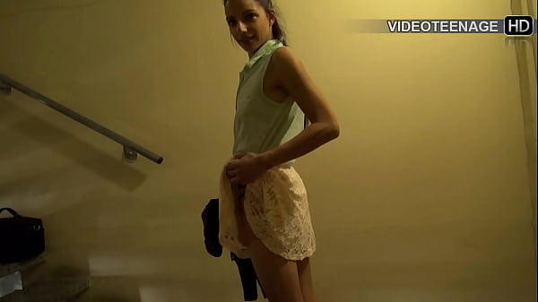 Lovely 19 years justine does her first anal casting 