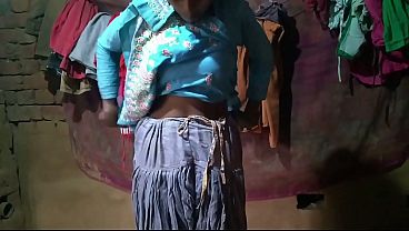 Play MP4 - देसी इंडियन ब्वॉयफ्रेंड ने खेत में काम रही उसकी मस्त चोदा