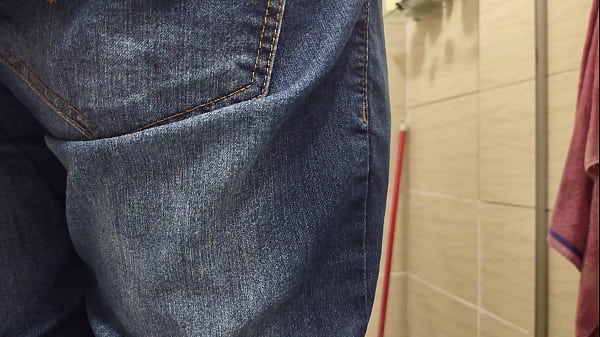 Nonton Wife Teased The Electrician And Fucked In The Shower Hidden From Her Husband thumbnail