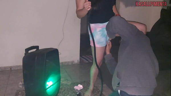 amiga depois da social, provoca amigo at&eacute; fazer de tudo com pau grande dele. 