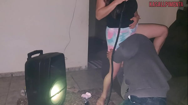 Play MP4 - amiga depois da social&comma; provoca amigo at&eacute; fazer de tudo com pau grande dele&period;