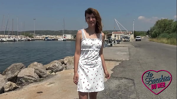 Play MP4 - Melany&comma; 23ans&comma; est une grosse perverse