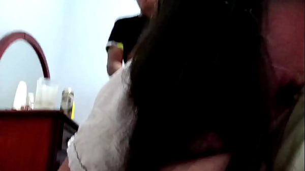 Meti&eacute;ndosela por el tubo (puta qu&eacute; rico) 