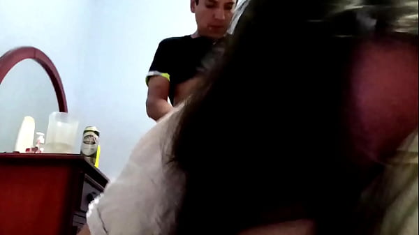 Meti&eacute;ndosela por el tubo puta qu&eacute; rico