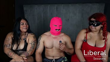 Amigas bbw invitan a un trio a su entrenador del gimnasio